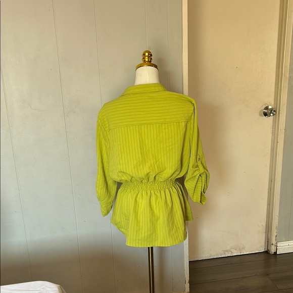 Chic Lime Green Blouse - Picture 2 of 7